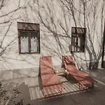 Albina's Guest House, Em Leca, A 500m Da