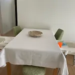 Albina's Guest House, Em Leca, A 500m Da