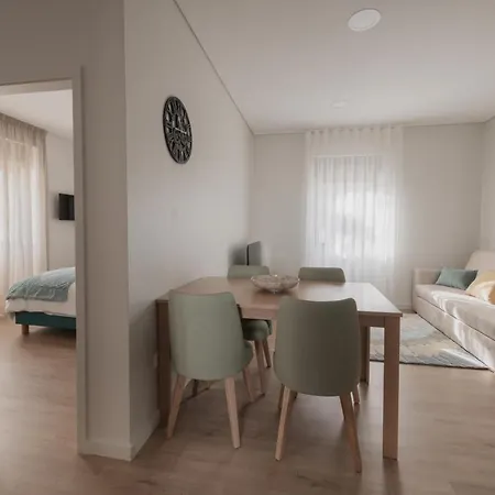 Albina's Guest House, Em Leca, A 500m Da *