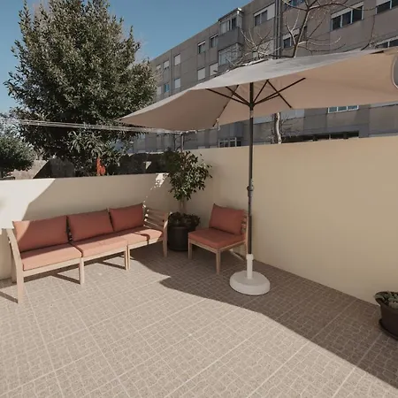 Albina's - Private Patio And Garden - 5 Min Walk To Beach! Apartman