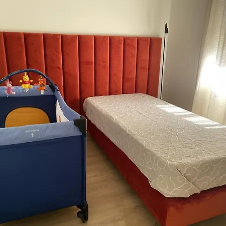 Albina's Guest House, Em Leca, A 500m Da