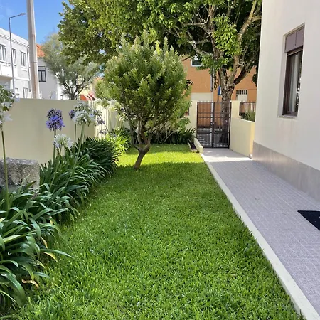 Albina's Guest House, Em Leca, A 500m Da