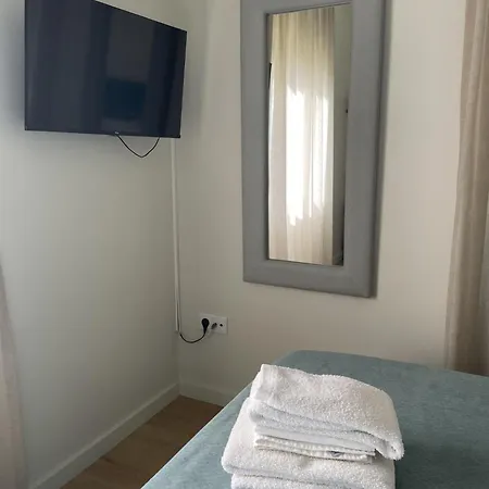 Albina's - Private Patio And Garden - 5 Min Walk To Beach! Apartman