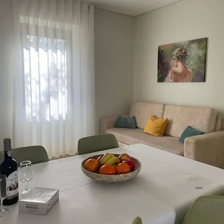 Albina's Guest House, Em Leca, A 500m Da Apartament