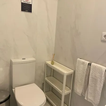 Albina's Guest House, Em Leca, A 500m Da