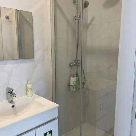 Albina's Guest House, Em Leca, A 500m Da Apartament