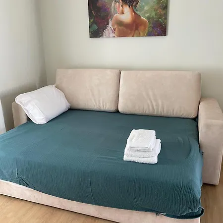 Albina's - Private Patio And Garden - 5 Min Walk To Beach! 아파트