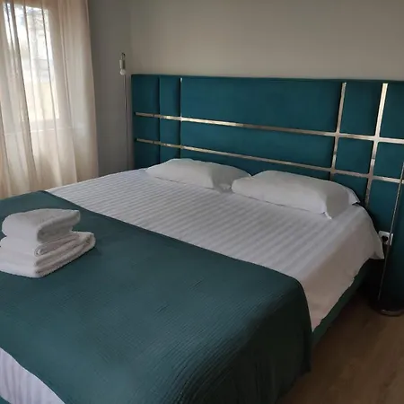 Albina's Guest House, Em Leca, A 500m Da *