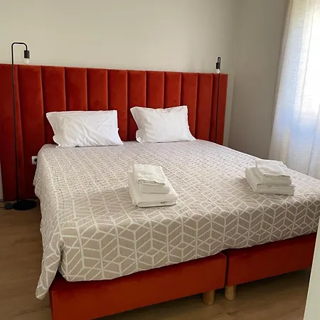 Albina's Guest House, Em Leca, A 500m Da Apartament