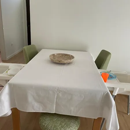 Albina's Guest House, Em Leca, A 500m Da