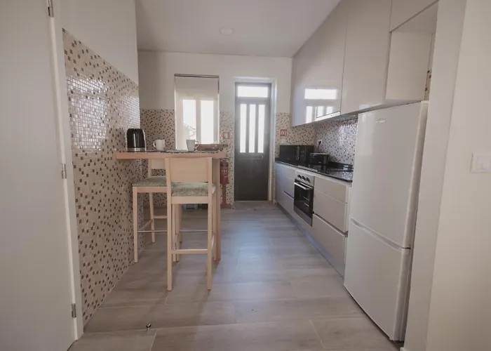 Apartment Albina's Guest House, Em Leca, A 500m Da