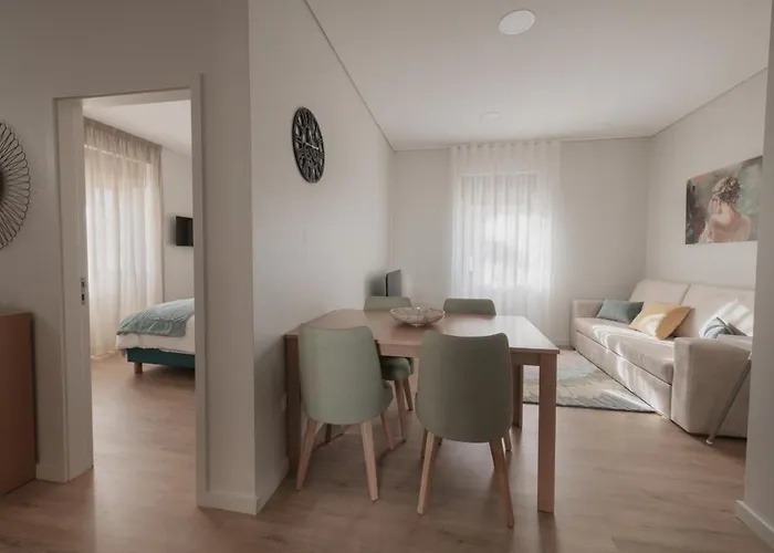 Albina's Guest House, Em Leca, A 500m Da *