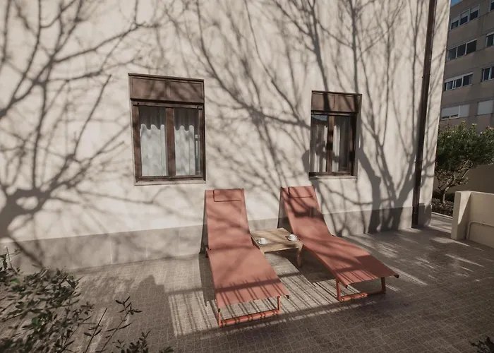 Albina's Guest House, Em Leca, A 500m Da