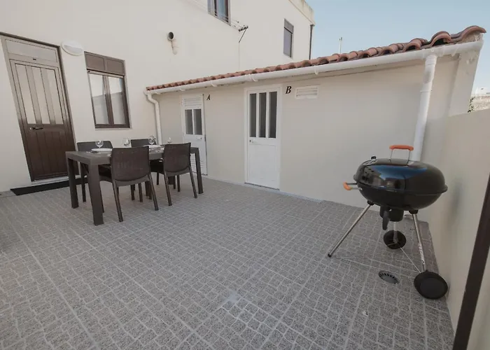 Daire Albina's Guest House, Em Leca, A 500m Da *