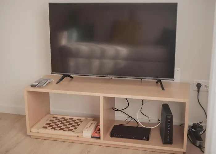 Albina's Guest House, Em Leca, A 500m Da Apartment