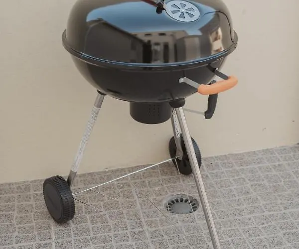 Albina's Guest House, Em Leca, A 500m Da *