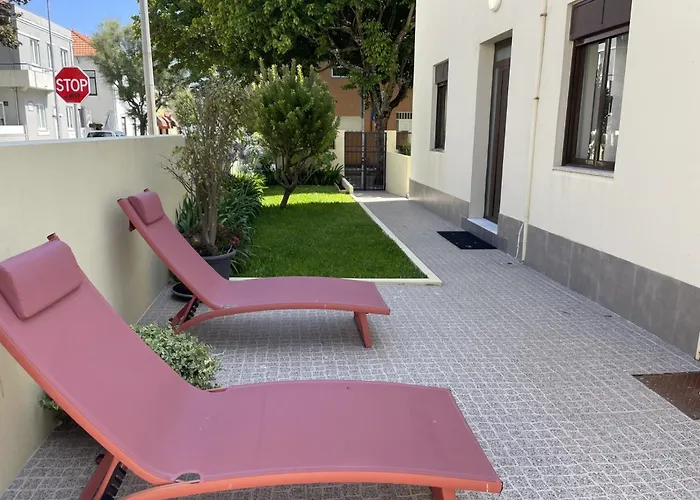 Albina's Guest House, Em Leca, A 500m Da Apartment *