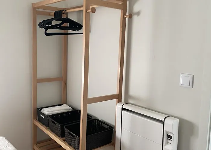 Albina's Guest House, Em Leca, A 500m Da Apartment *