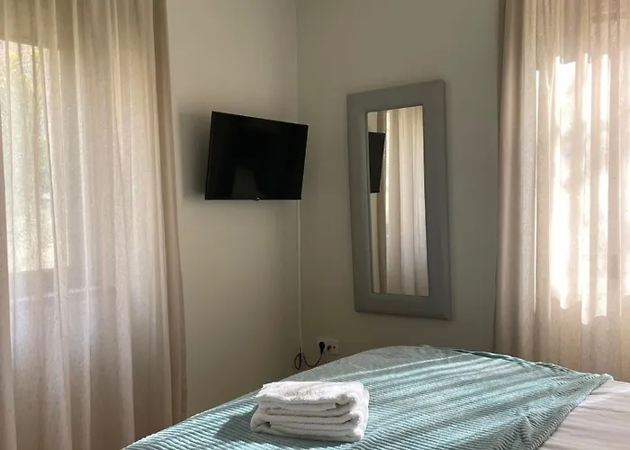 Albina's Guest House, Em Leca, A 500m Da *