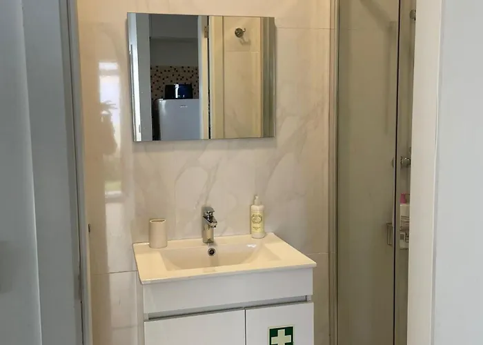 Albina's Guest House, Em Leca, A 500m Da 레카다팔메이라