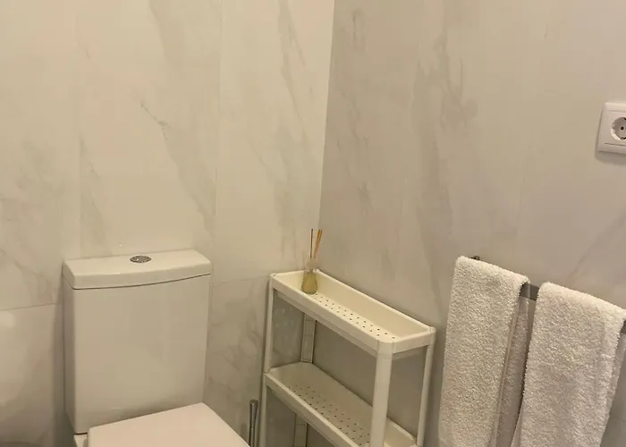 Albina's Guest House, Em Leca, A 500m Da