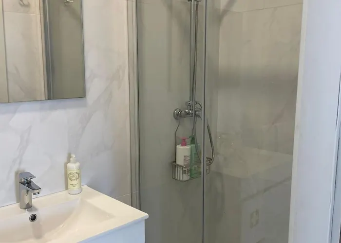 Albina's Guest House, Em Leca, A 500m Da Apartment