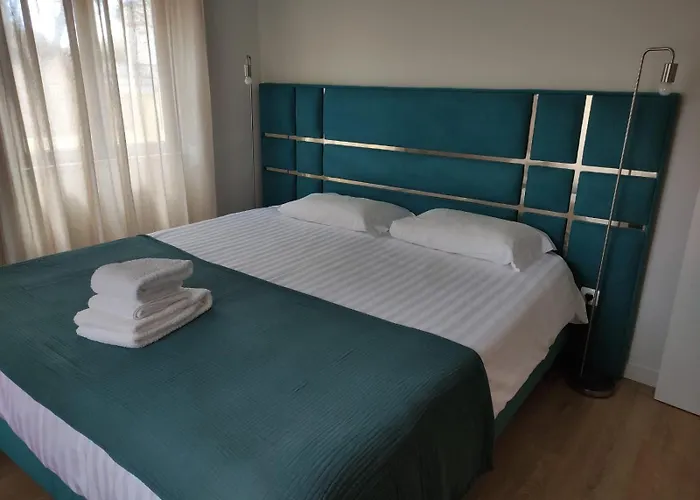 Albina's Guest House, Em Leca, A 500m Da *